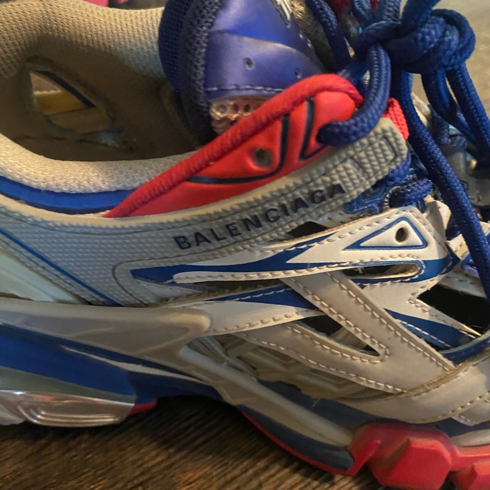 Track 2 - Picture 4 of 4